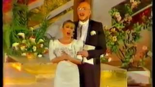 Sezen Aksu & Özdemir Erdoğan   Küçük Bir Aşk Masalı 1985 Eurovision Resimi