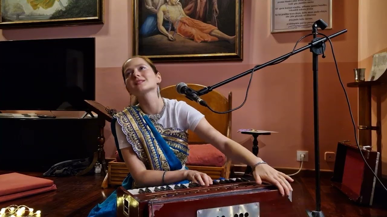 Kirtan Yulia, Templo Hare Krishna