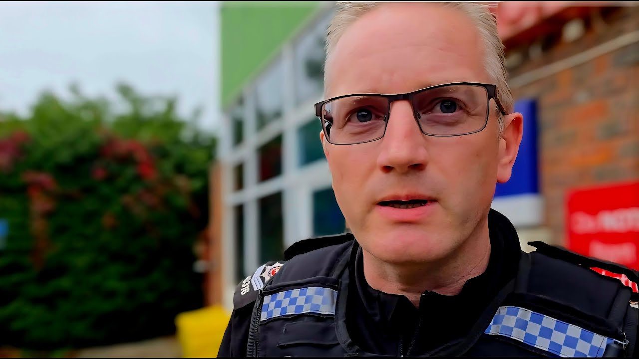 Сержант полиции выставил себя полным дураком и был полностью разоблачен!! 