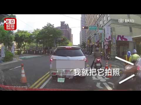 萌妹子全程Freestyle指挥开车 男友“忍”到最后一刻