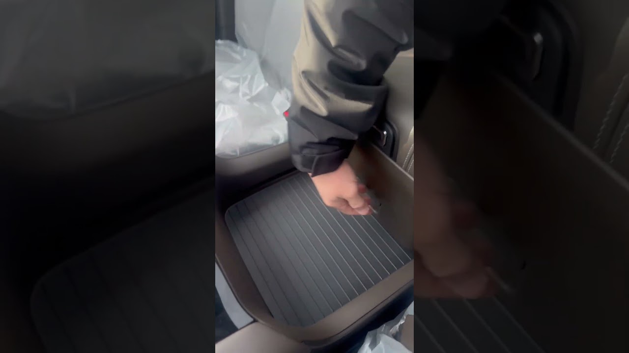 Center Sliding Console on the 2025 GMC Yukon Elevation 