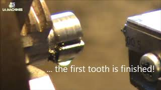 Fast Extreme High Precision Automatic Thread Rolling Cutting Machine, Metal Milling Machine At Work