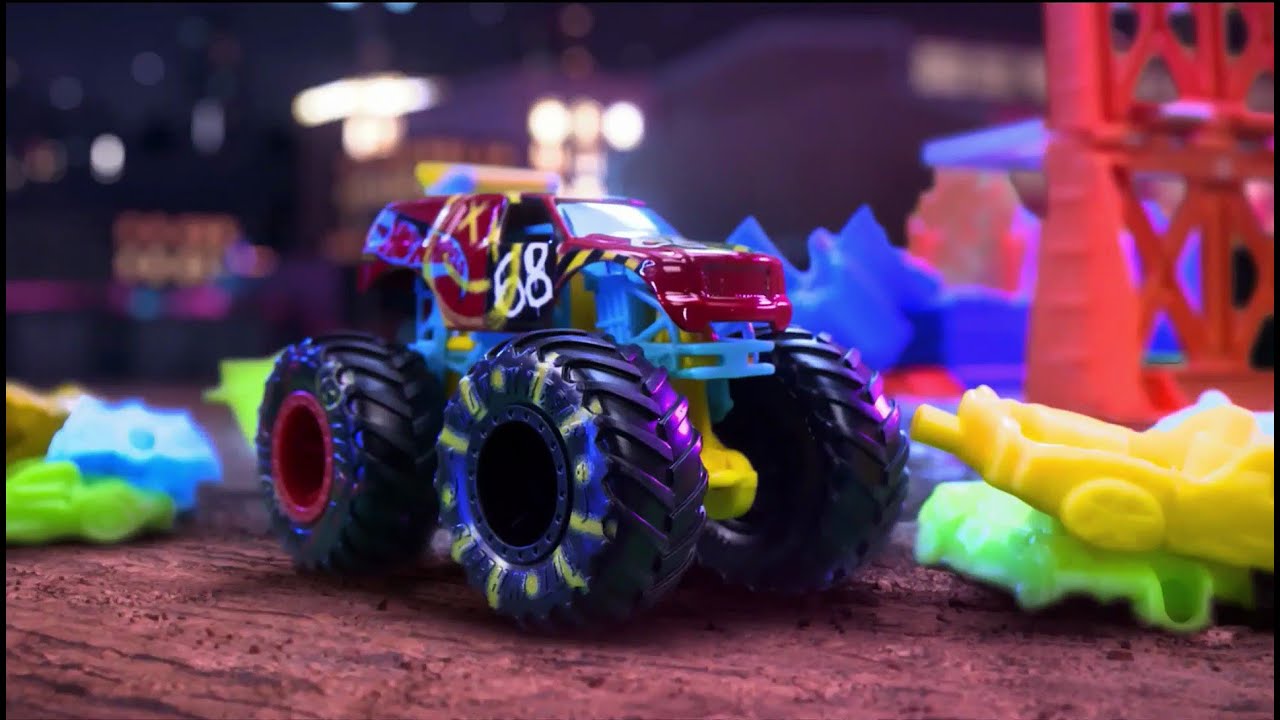 Distribuidora Semaan - Esses Mini Monster Trucks da Hot Wheels podem ser  pequenos, mas o estrondo e a batida são épicos! Cada lançador que acompanha  o Monster Truck Mini ativa a velocidade