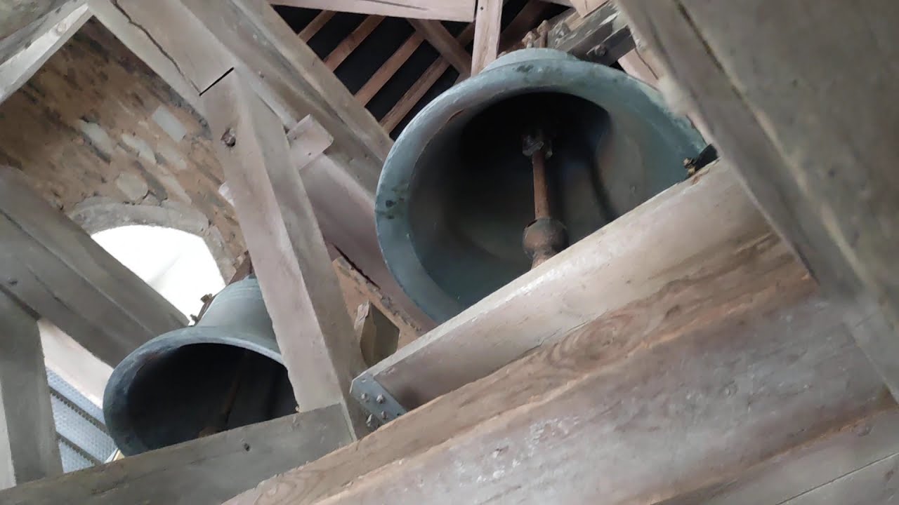 église Saint Denis de Candé (49) Sonnerie horaire, suivie du Glas Femme - 1/7