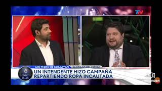 Un intendente hace campaña repartiendo medias incautadas por Gendarmería