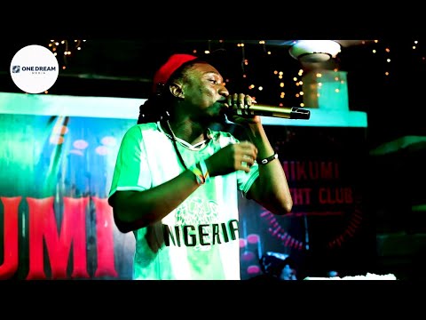 USIKU WA BALO SELA MC CHAMANZI MIKUMI VUMBI LA TIMKA KWA MASHABIKI ZAKE 