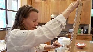 Celebrity Beekeeper Has Big Bee Business | Moms on the Move Wealth