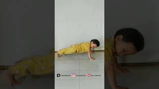 Latih Motorik Kasar Pakai Bola Warna Warni