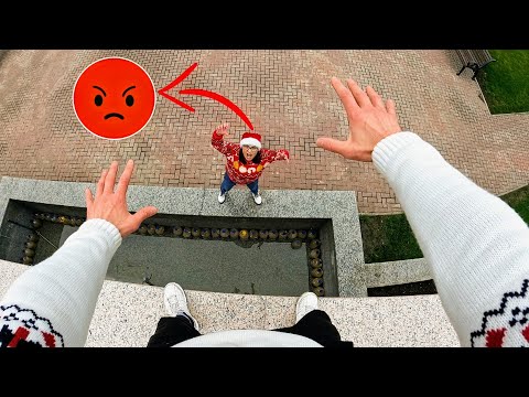 ESCAPING ANGRY MOM|CHRISTMAS (Parkour Pov Chase for Christmas)