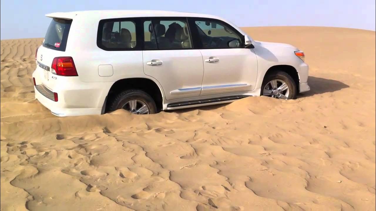 Toyota Land Cruiser 200 в пустыне