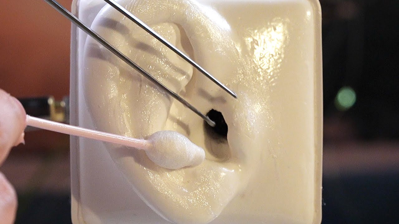 ASMR Чистка Наружного Уха от Липкой Серухи