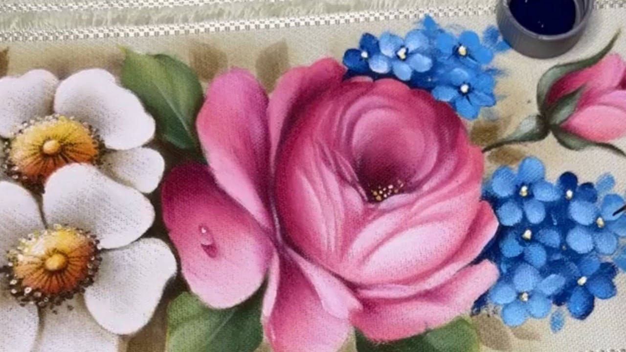 Pintando flores em toalha de rosto  - Parte 2