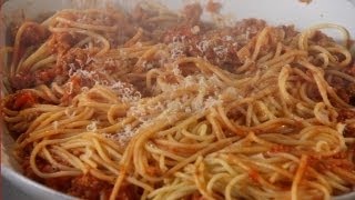 Spaghetti Bolognese - Mad Hungry with Lucinda Scala Quinn