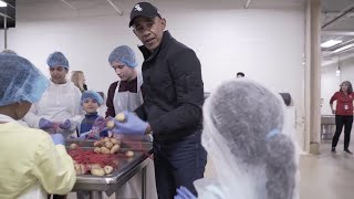 Obama surprises food bank volunteers in Chicago