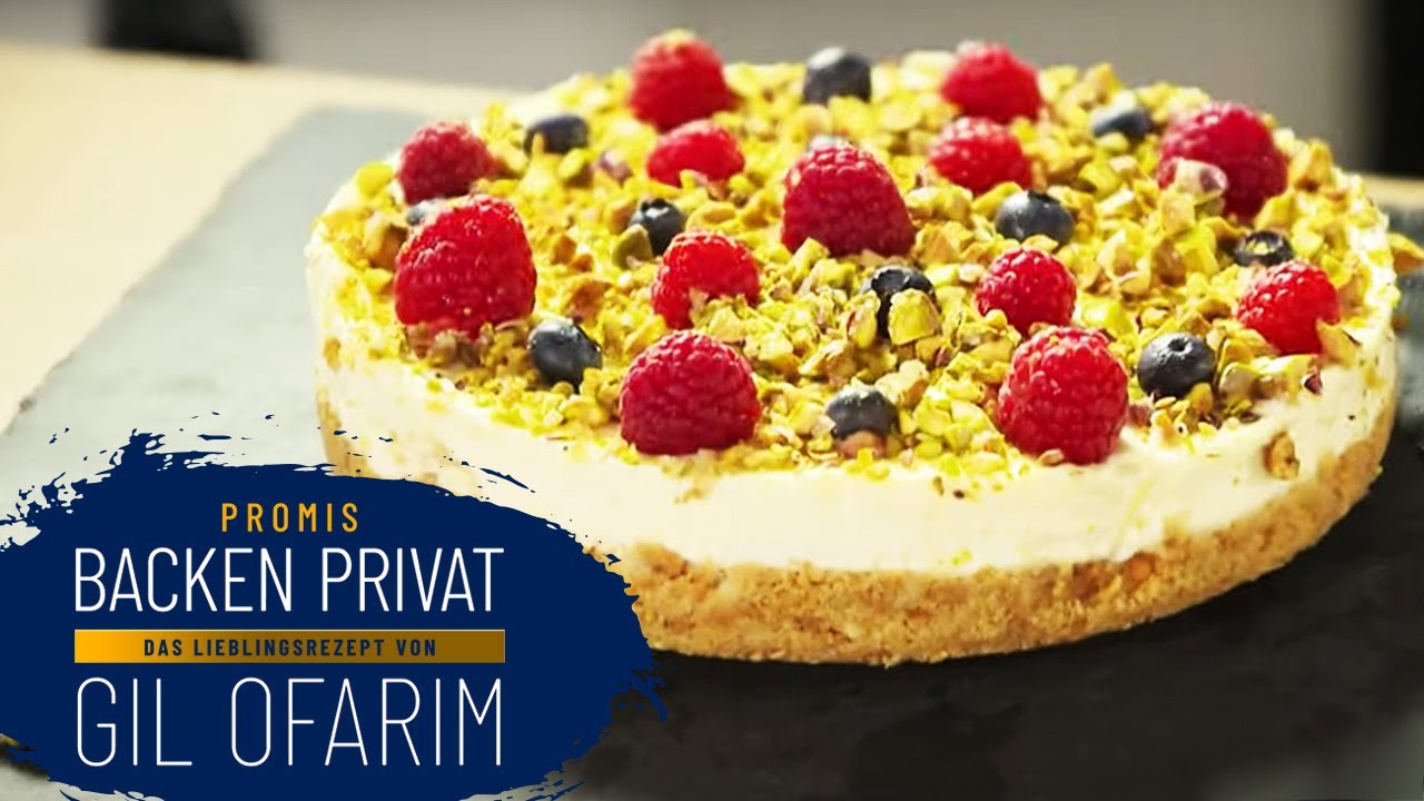 Aktive Pistazien-Anrichtung: Gil Ofarim verziert seinen Kuchen | 3/3 | Promis Backen Privat | SAT.1