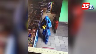 Мужчина в пододеяльнике ограбил магазин в Харовске