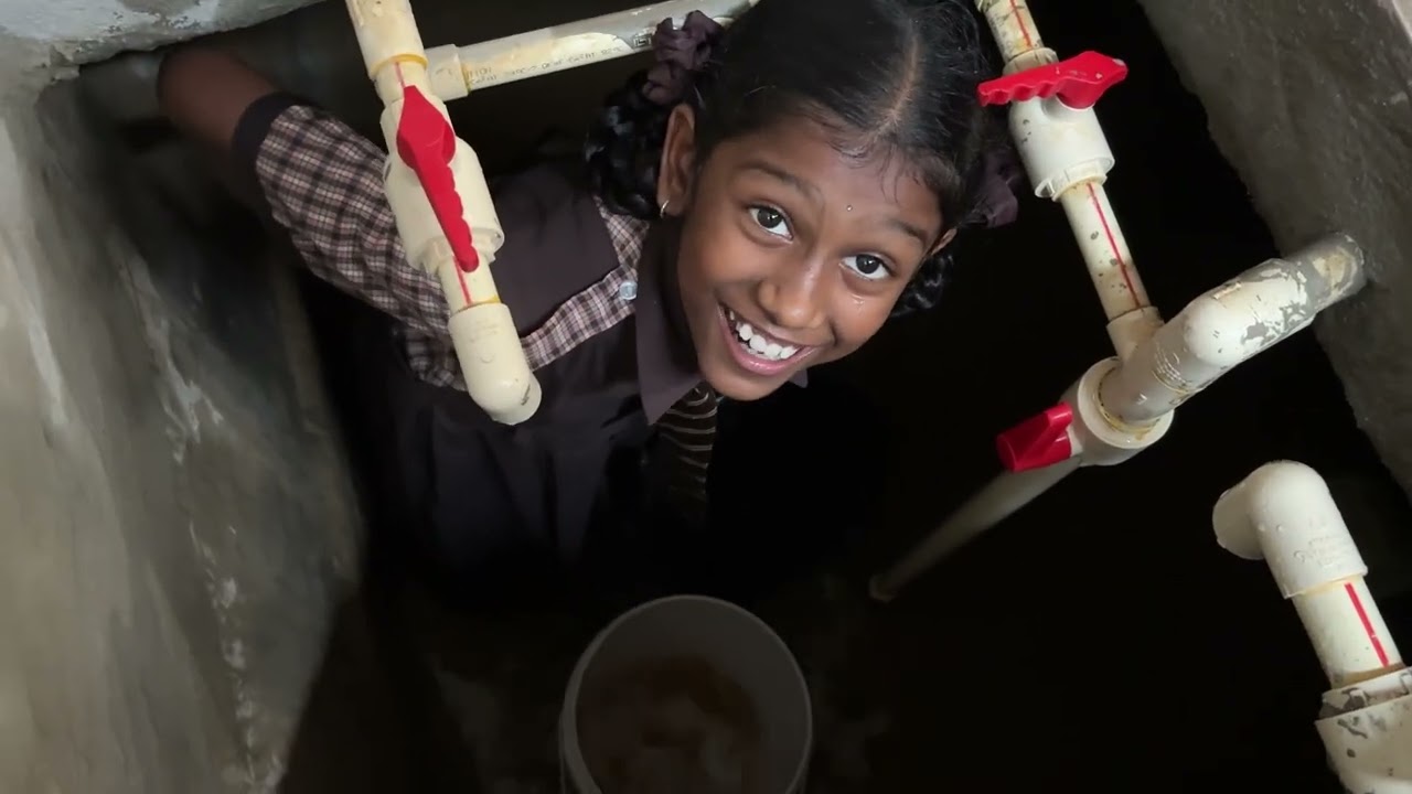 Hi friends ఈరోజు అంజలి water tank clean చేయాసింది || snaks లో పుంగులు చేసిన ఫ్రెండ్స్ ||