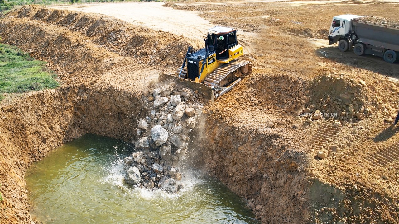 Great Mighty Power Shantui DH17C3 Dozer Force Soil Landfilling, Massive 25ton Dump Trucks Unloading