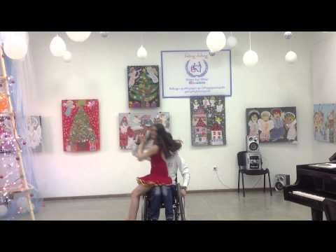 თემო არაბიძე და ანი ნაზღაიძე საახალწლო ზეიმზე (Step By Step NGO )