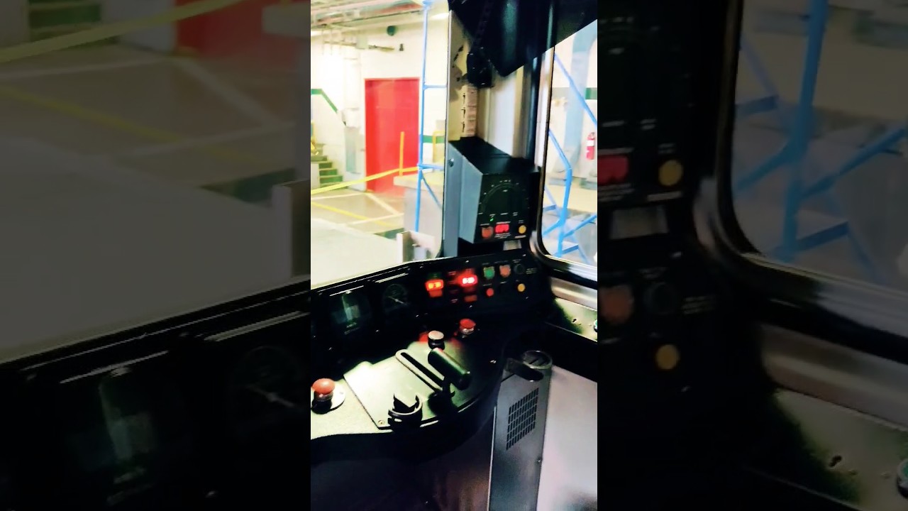 INSIDE TORONTO SUBWAY TRAIN OPERATOR CABIN – 🇨🇦 TORONTO, CANADA 