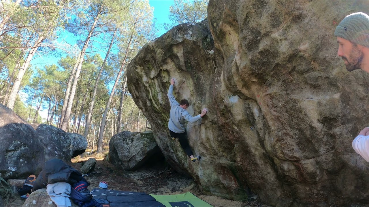 La Directe du Surplomb de la Mée (assis) - 8a+/8b (Rocher du Potala)