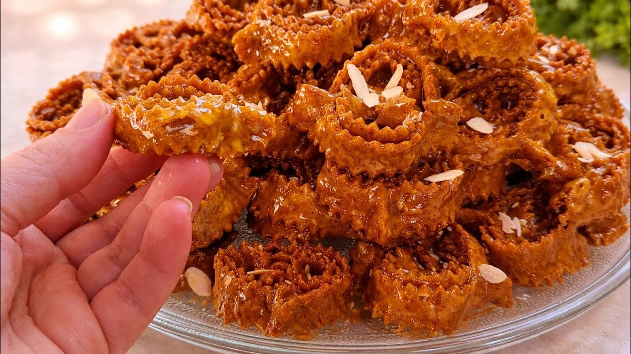 شباكية وجديها بوحدك بلا عوين👍 ساهلة ماهلة مقومة كتجي هشيشة معلكة وشاربة العسل 