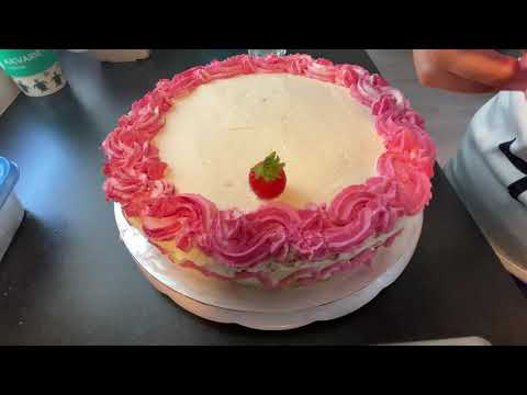Video: Jordbær Kake