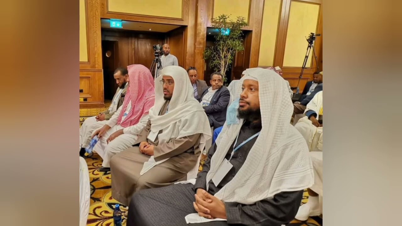 إني أحب شيخنا محبة **  تقربا إلى الذي لا ند له !