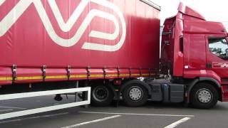 Video taken after lorry hit Orpington railway Bridge. Lorry heads back the way it came.