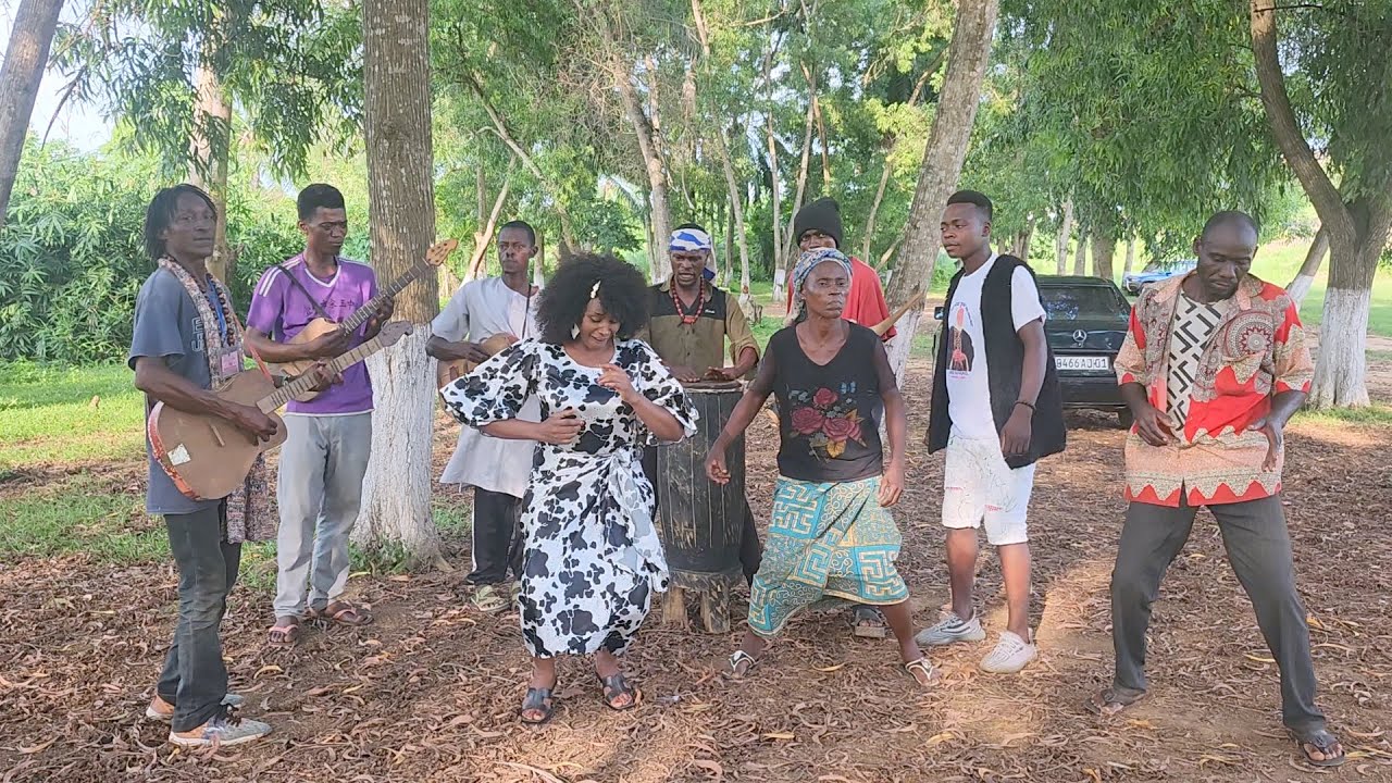 KITUENI ZABA NZINGA YA KM8 RDC KONGO CENTRAL EZO NINGISA BA BAR YA BOMA