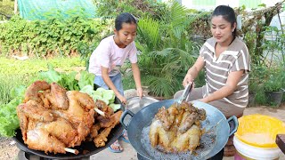 Smart girl Pich is a good helper, Yummy crispy whole chicken cooking - Mom and children cooking