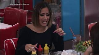 Babi Muniz "se maquia" com Ketchup em desafio do Faça e Disfarça