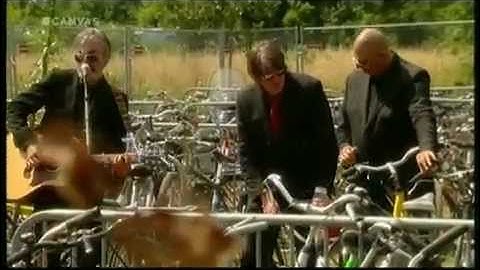 Triggerfinger Is it live at Rock Werchter 2009 (electro acoustic)