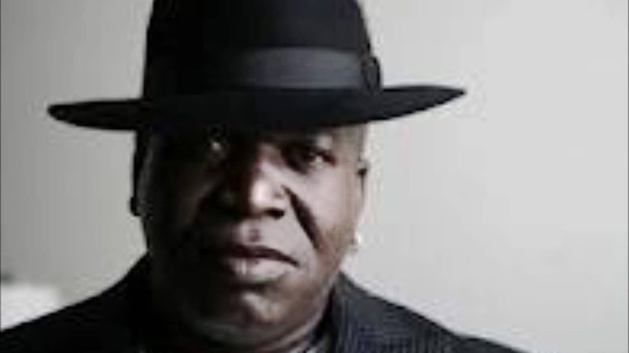 Guarda Barrington Levy--Don't Fuss or Fight (Far East Riddim) su YouTube Guarda Barrington Levy--Don't Fuss or Fight (Far East Riddim) su YouTube