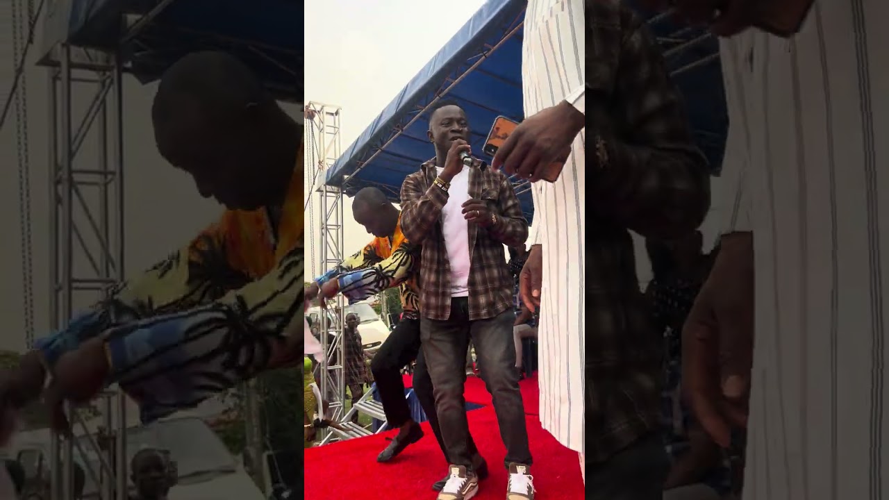 Evang Moses on stage 