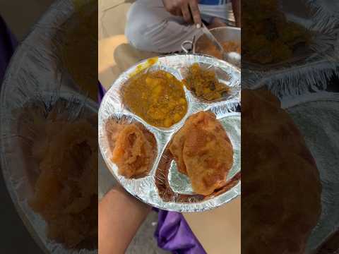 Bhandare Wali Lunch Plate | Aalu Tamatar, Kaddhu Ki khatu Meeti Sabji Saath Me Puri Halwa