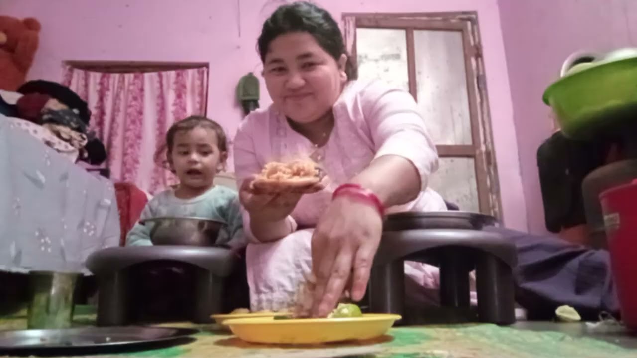 Piro chachau ahni pair roti aanda hami momi xori Ko aaj KO Khana hoi sathi haru😋👅