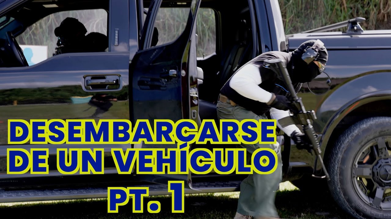 Como desembarcarse de un vehículo Pt. 1 Agente sentado en la parte de atrás del vehículo.