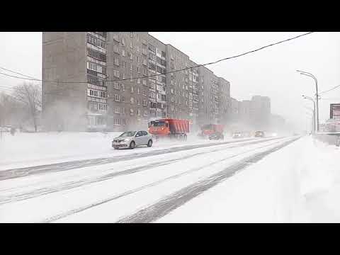 Расчистка улиц от снега в Магнитогорске