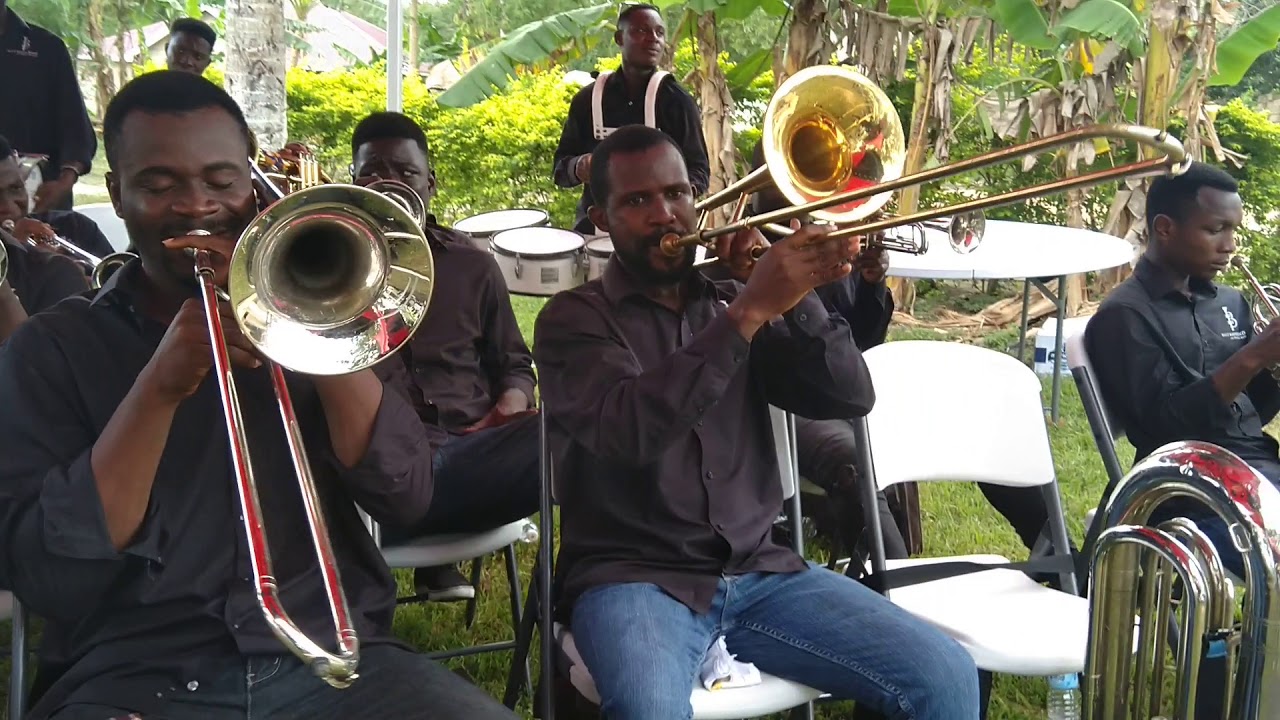 YOU CANT MISS THIS VIDEO, WATCH IT...BLUE WAVES BAND