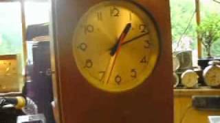Slave clock with sneaking second
