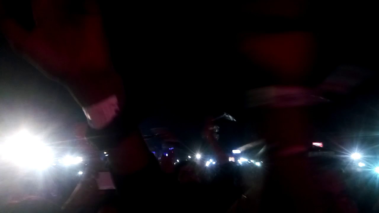 Kshmr  playing 'dadima' at sunburn kolkata.