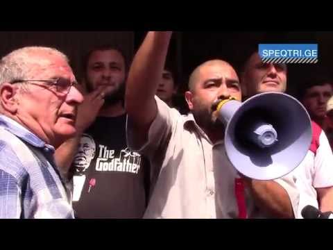 გუბერნატორთან შეხვედრის შემდეგ უკმაყოფილო მევენახეებმა გზა გადაკეტეს