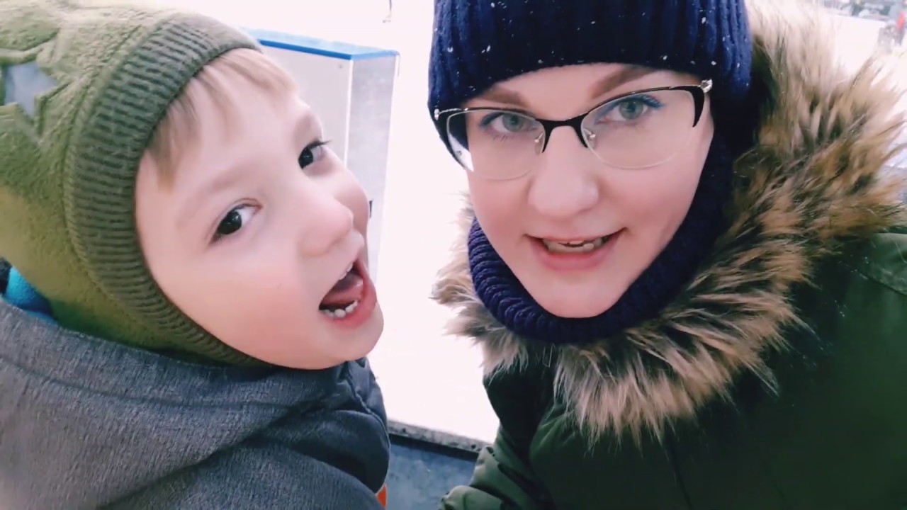 3 YEAR OLD IS ICE SKATING AT THE RINK YouTube