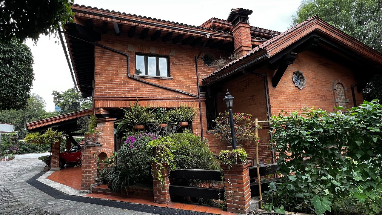 Casa Estilo Colonial en Venta  en Las Flores Álvaro Obregón