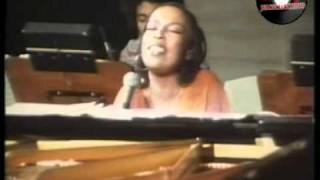 Roberta Flack - Killing Me Softly With His Song - Live