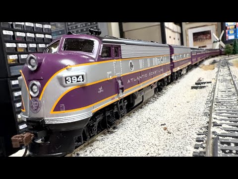 Athearn HO Scale ACL Diesel Passenger Train Set #78980 - a favorite