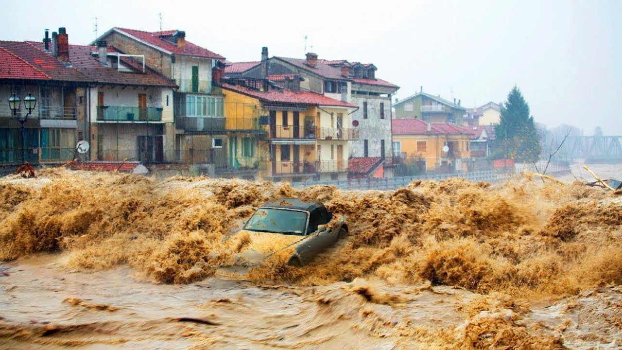 Страшные кадры: чудовищные внезапные наводнения в Колумбии