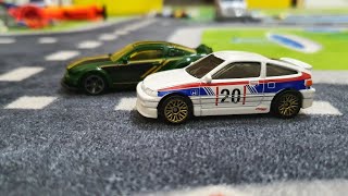 HOT WHEELS ARABA İLE OYUNCAK ARABA YARIŞI YAPTIM .KAZA YAPAN ARACI TAMİR ETTTİM