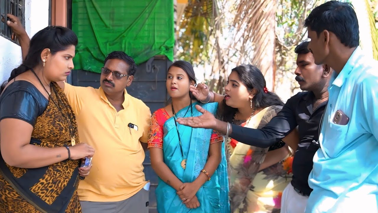 शेजारणीच्या गळ्यातलं सोन  पाहून बाईला लागल सोन्याची याड😱#ytshorts   #comedyfilmsyoutubevideo